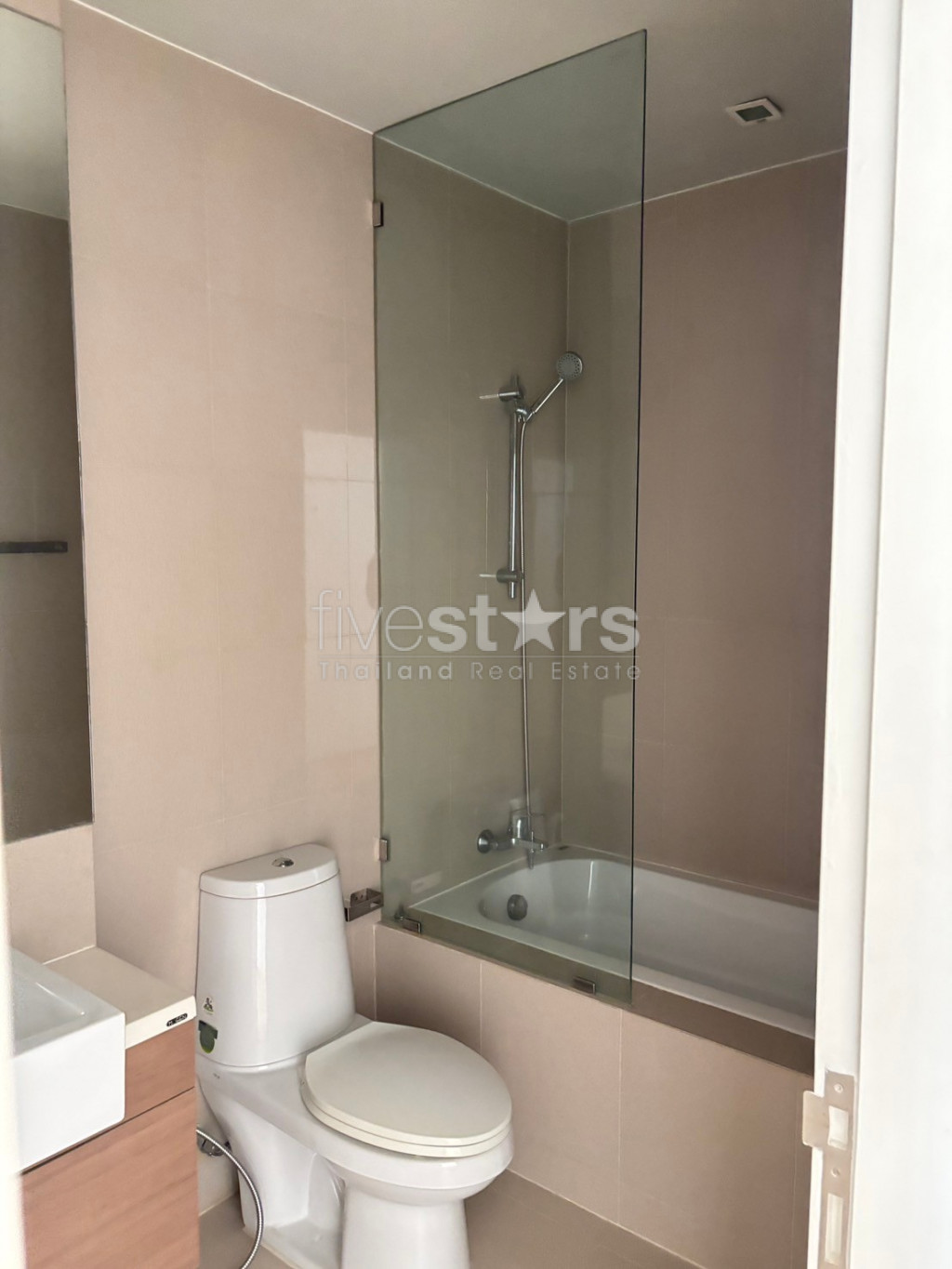 Appartement moderne de 2 chambres à louer à Phrom Phong, photo 7