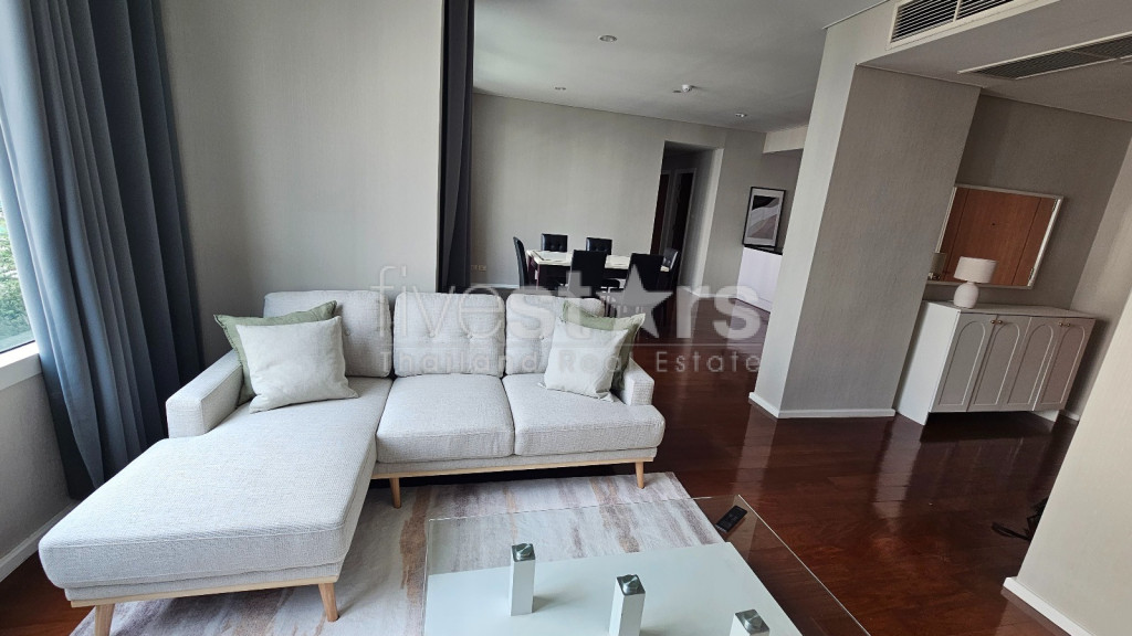Maison moderne de 3 chambres à louer à Phromphong