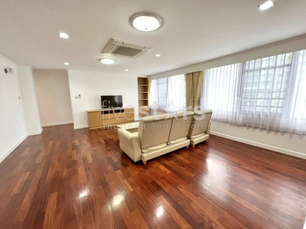 Grand appartement de 3 chambres à louer à Phromphong, photo 2