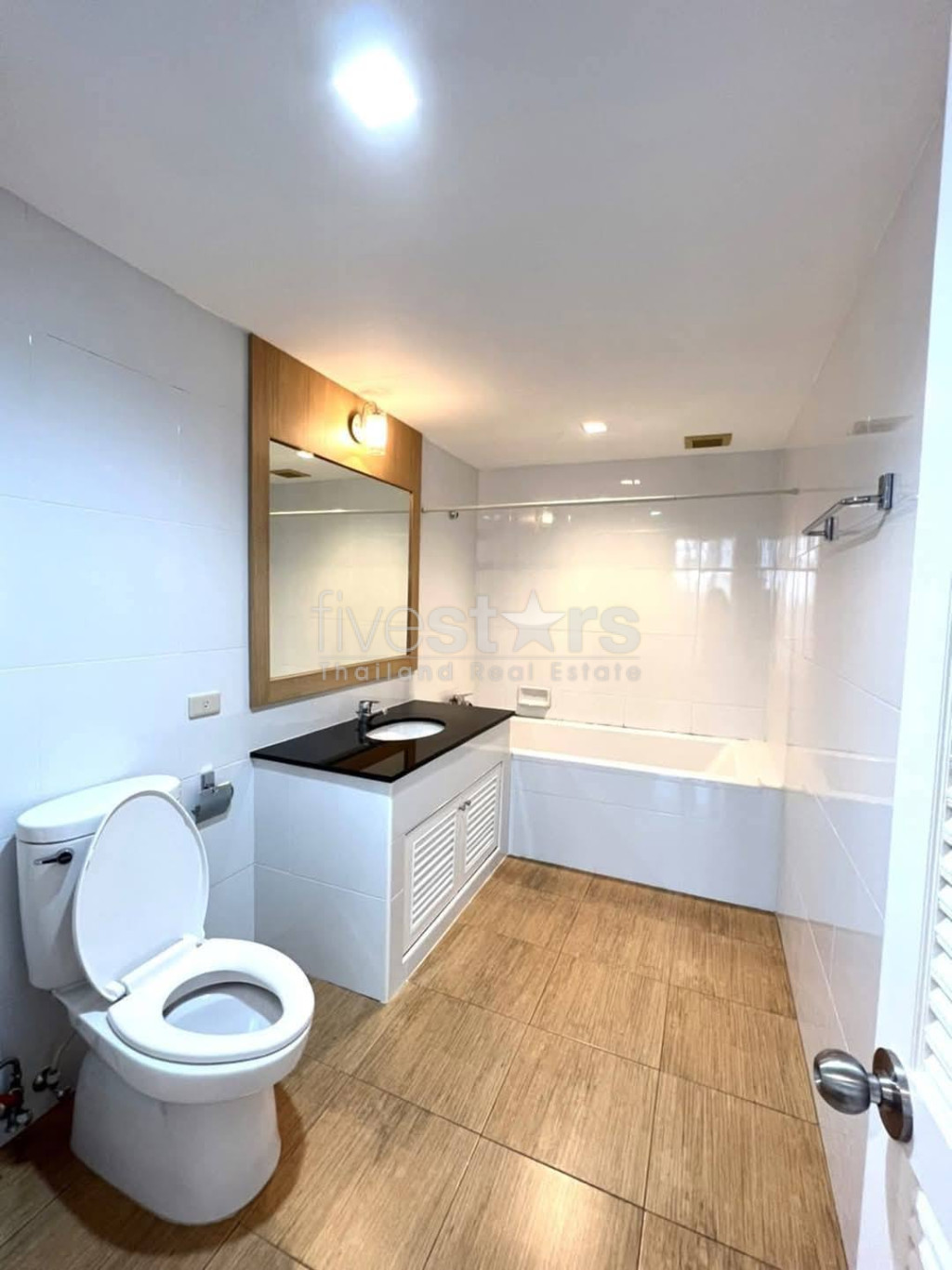 Grand appartement de 3 chambres à louer à Phromphong, photo 11