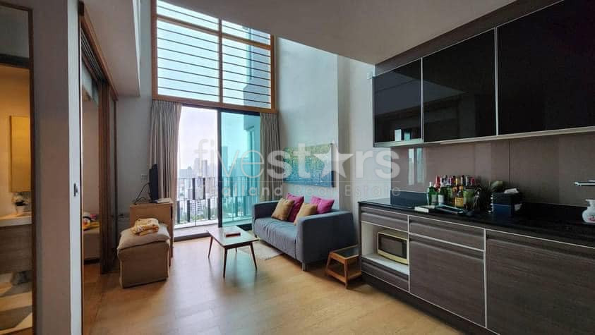 Unité Duplex de 2 Chambres à Louer à Thonglor.