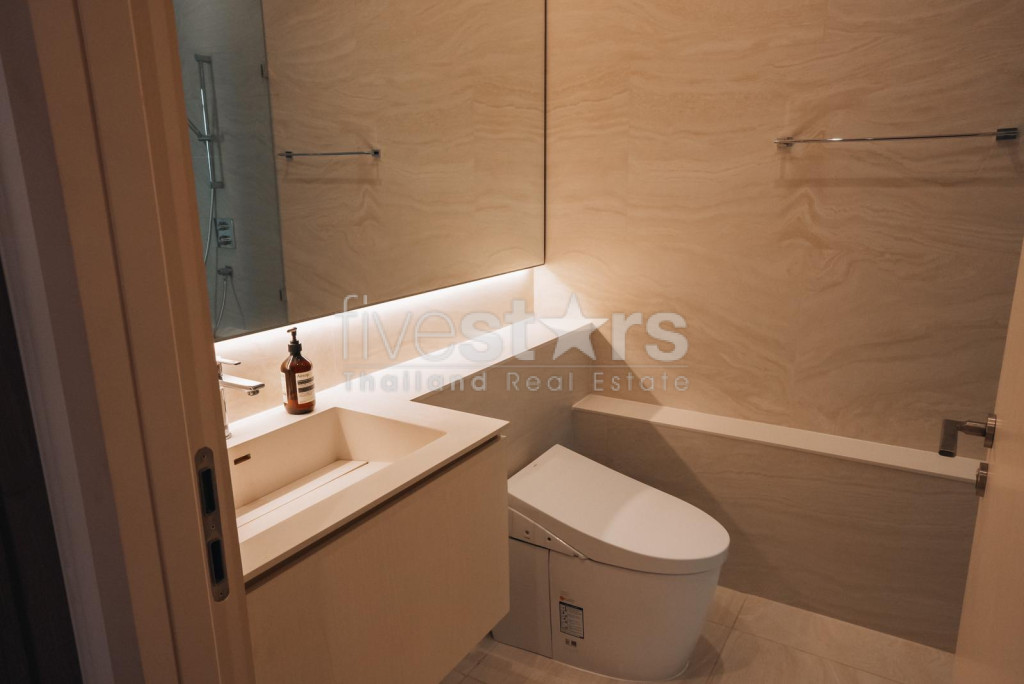 Grand appartement de standing d'une chambre à vendre à 150m du BTS Thonglor, photo 14