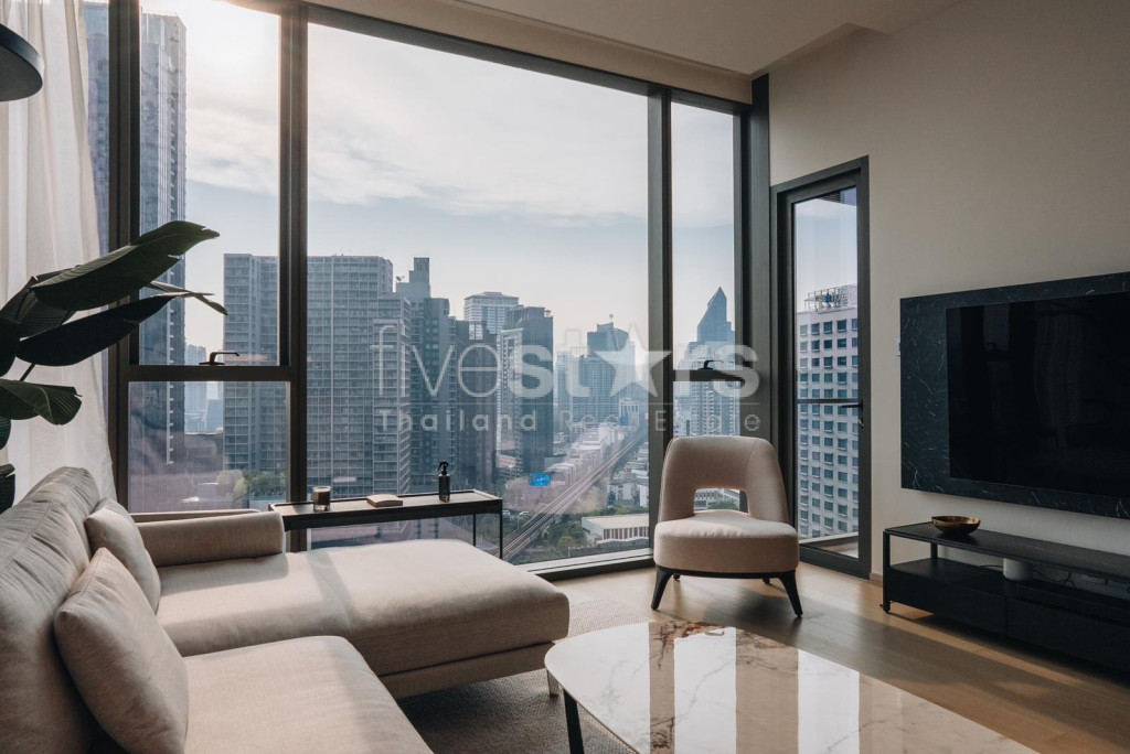 Appartement de standing de 2 chambres à vendre à 150m du BTS Thonglor