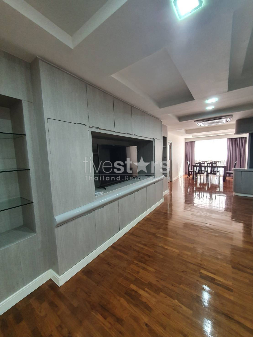 Appartement rénové de 3 chambres à louer à Phromphong