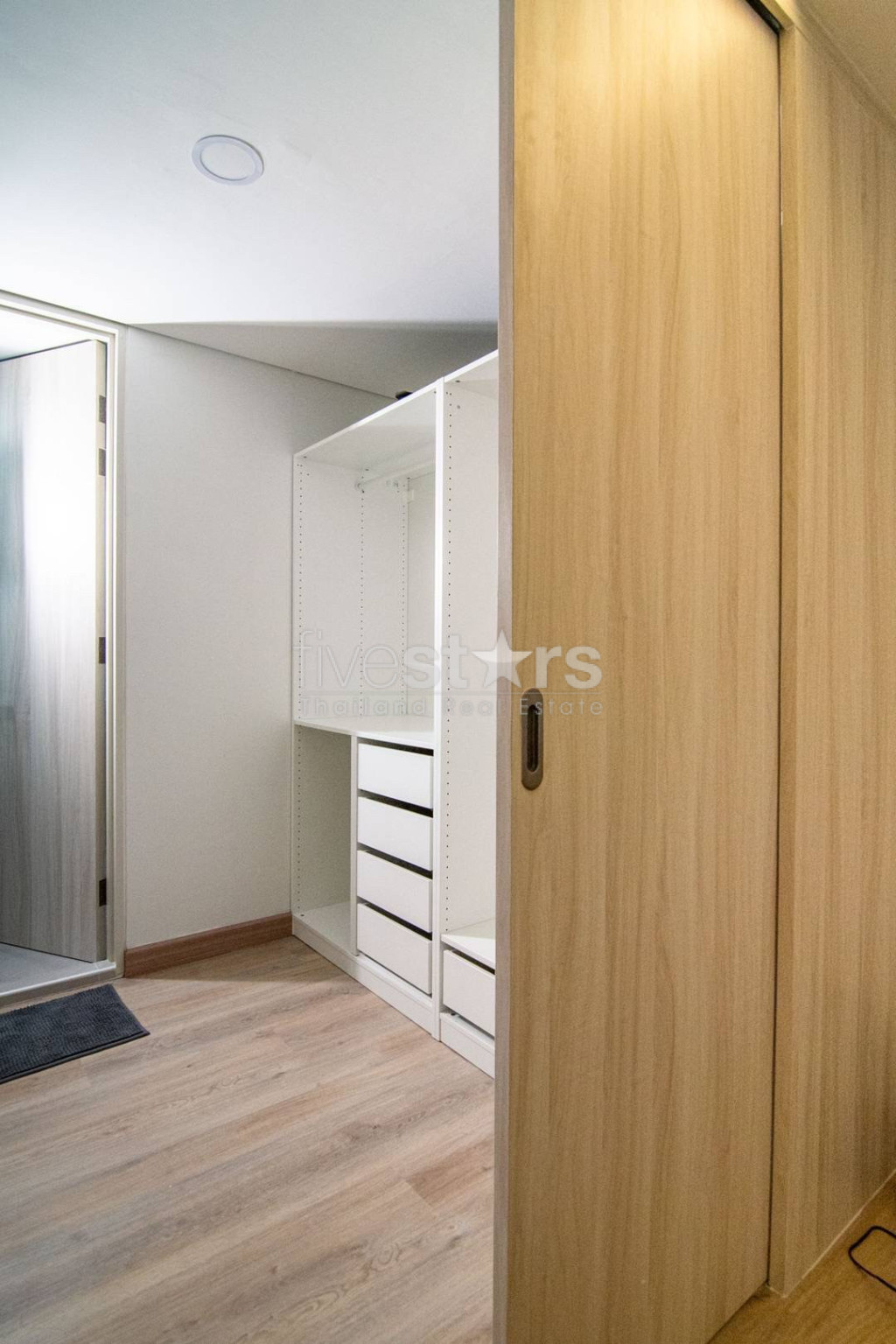 Appartement Moderne de 2 Chambres à Louer à Phrom Phong, photo 4