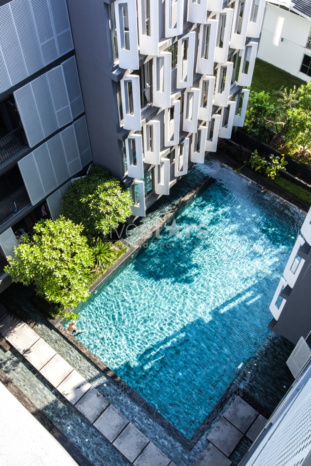 Appartement Moderne de 2 Chambres à Louer à Phrom Phong, photo 9