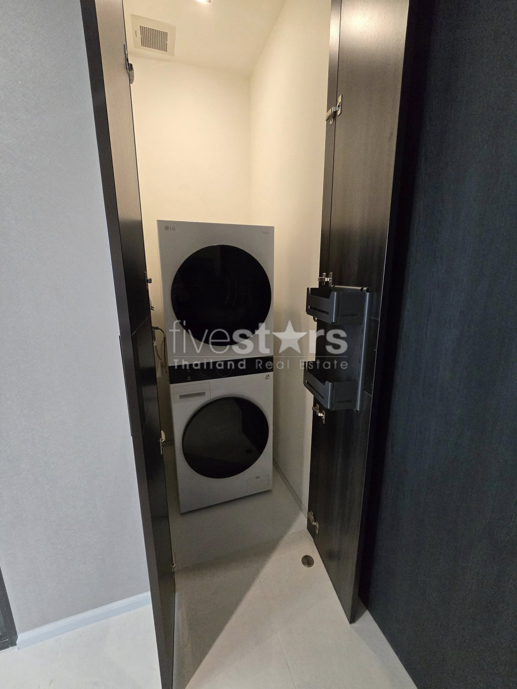 Appartement Moderne et Luxueux de 2 Chambres à Louer à Thonglor, photo 12