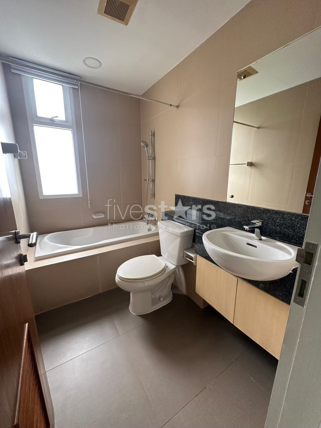 Modern 2-Bedroom Condo for Rent in Thong Lo, photo 15