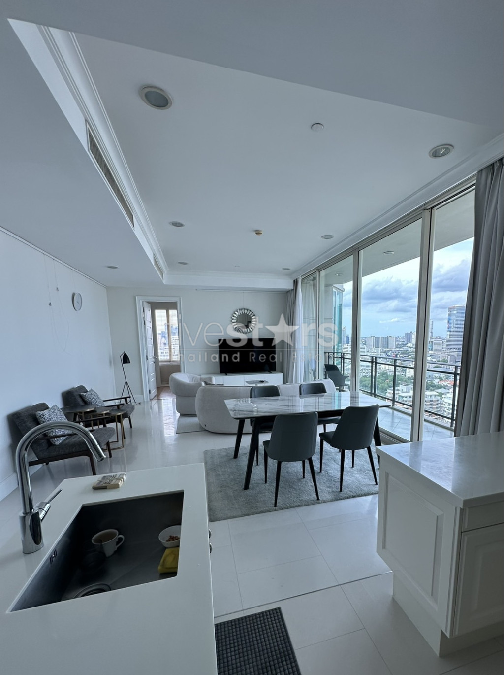 Appartement spacieux de 2 chambres à louer près du BTS Asoke