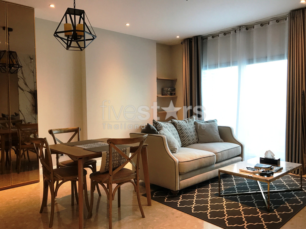 Appartement de 2 chambres à louer près du BTS Thonglor