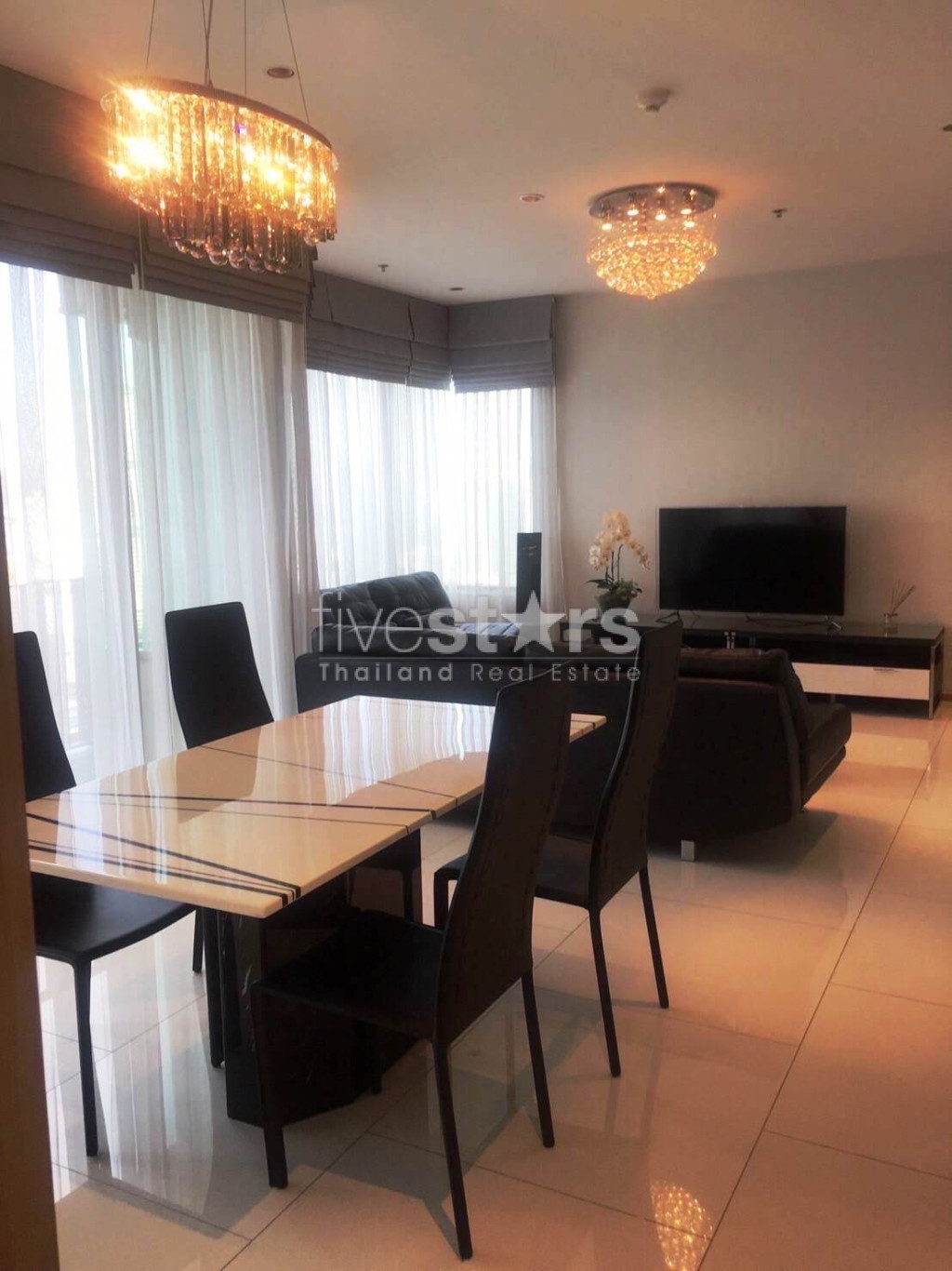 à Bangkok, appartement moderne dans un immeuble neuf quartier Prompong, photo 3