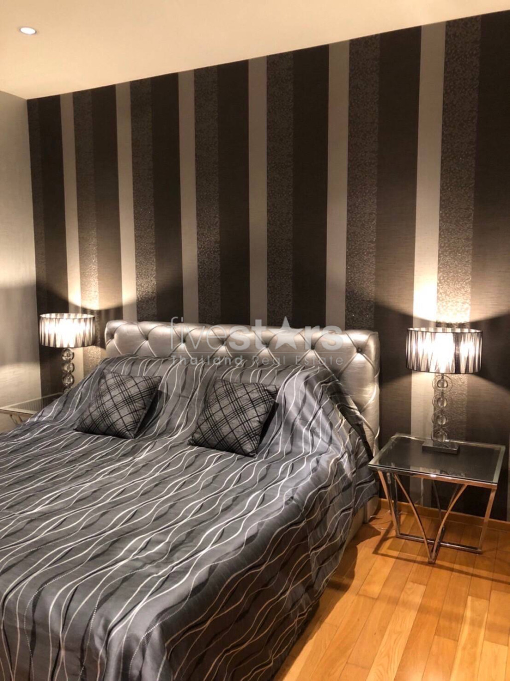 à Bangkok, appartement moderne dans un immeuble neuf quartier Prompong, photo 7