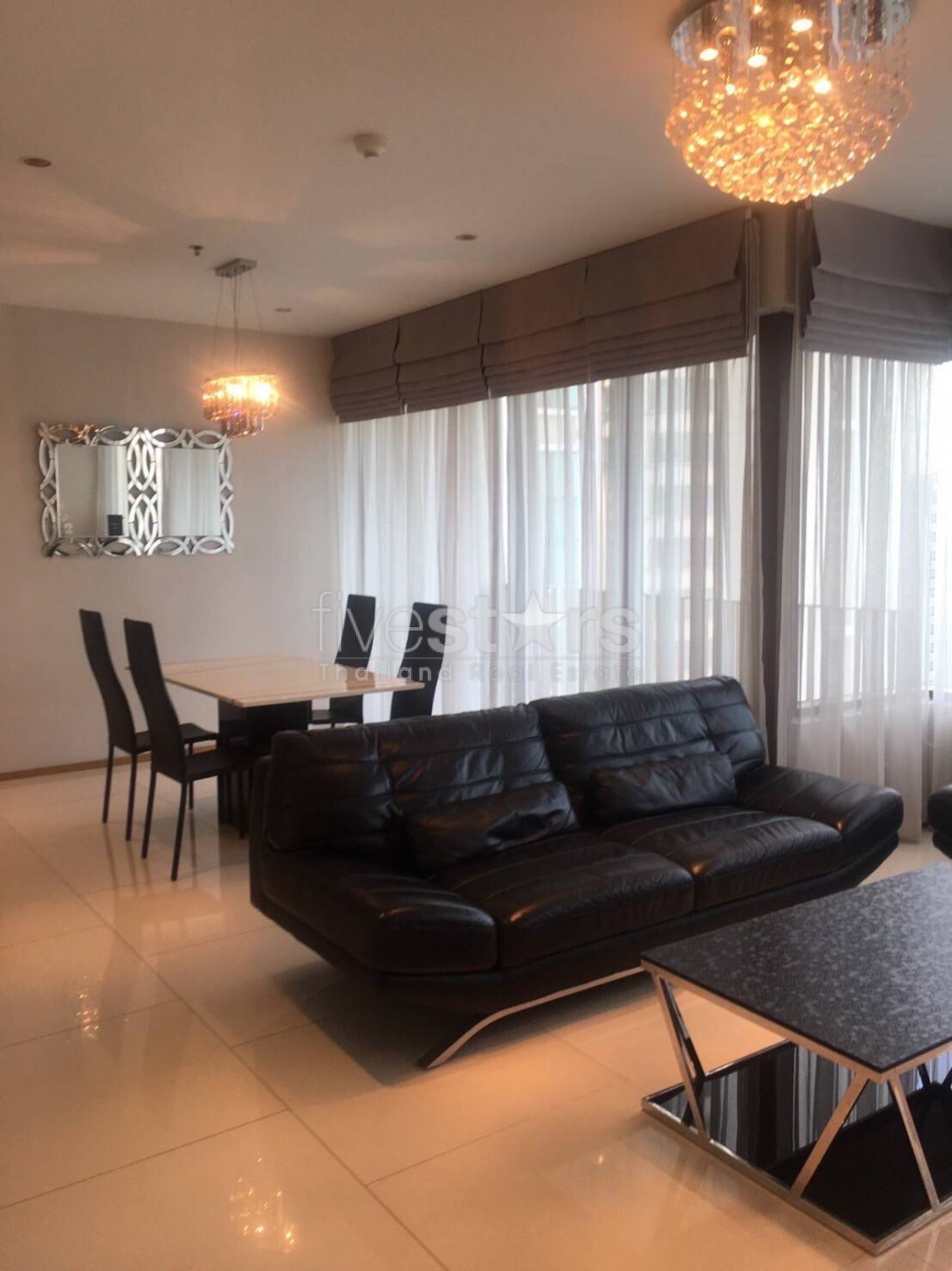à Bangkok, appartement moderne dans un immeuble neuf quartier Prompong, photo 2