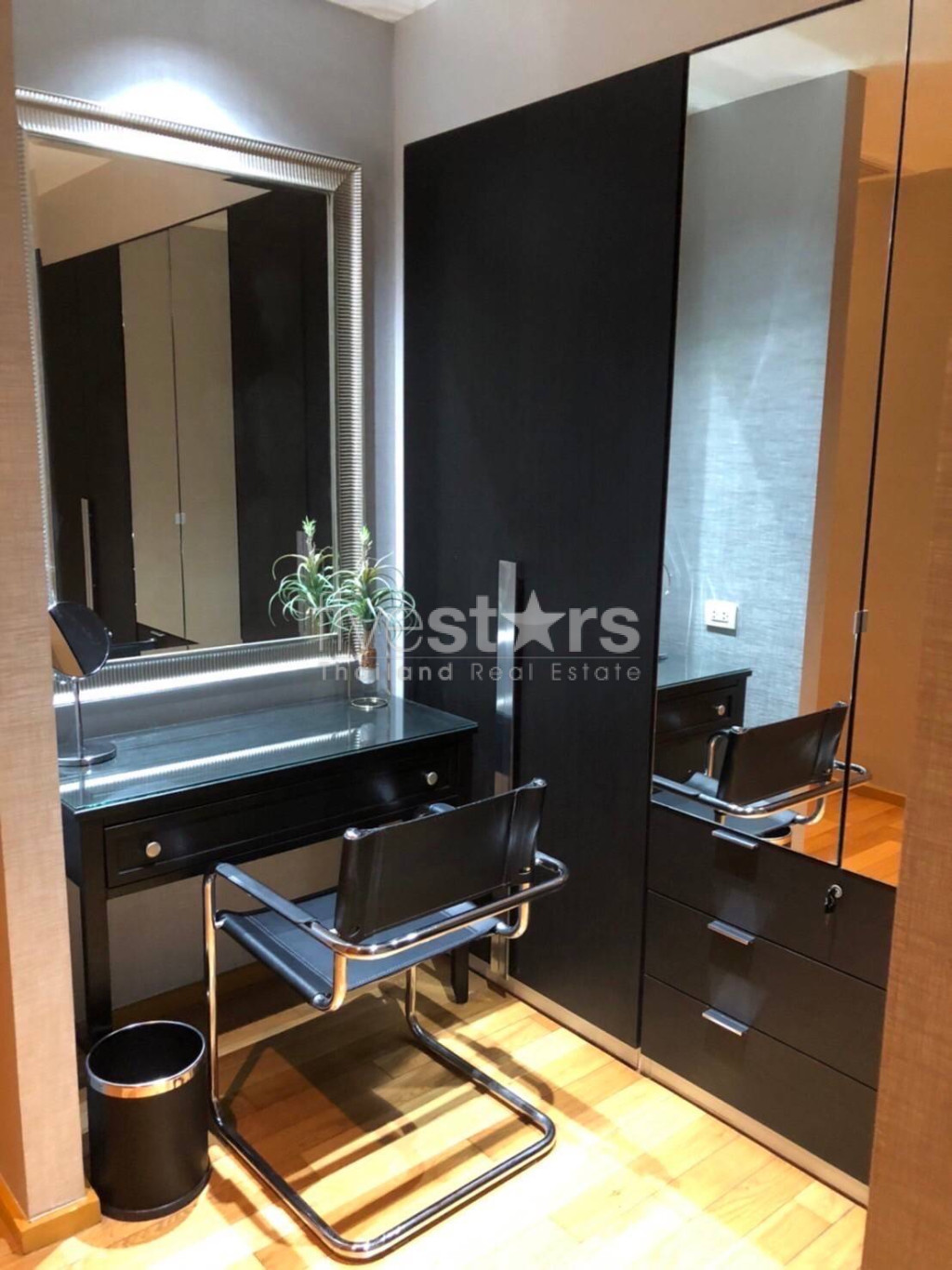 à Bangkok, appartement moderne dans un immeuble neuf quartier Prompong, photo 8