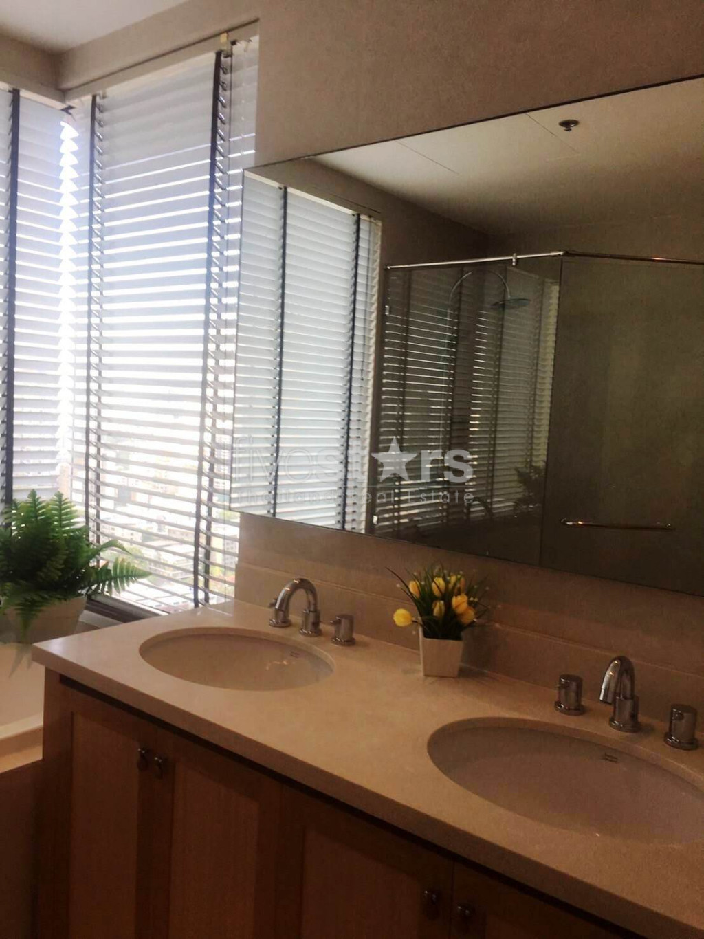 à Bangkok, appartement moderne dans un immeuble neuf quartier Prompong, photo 11