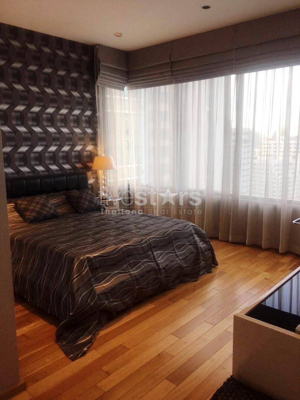 à Bangkok, appartement moderne dans un immeuble neuf quartier Prompong, photo 5