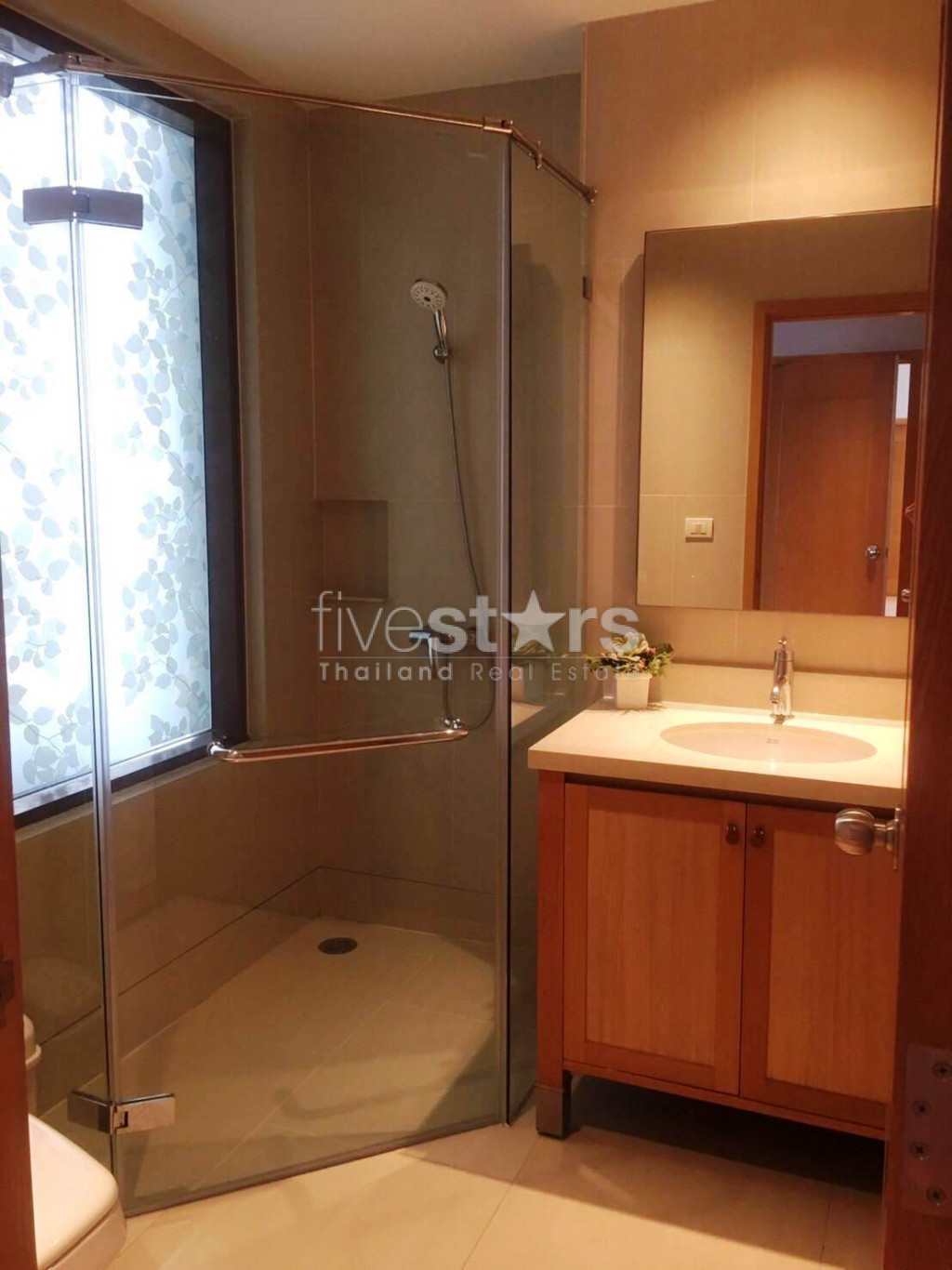 à Bangkok, appartement moderne dans un immeuble neuf quartier Prompong, photo 12
