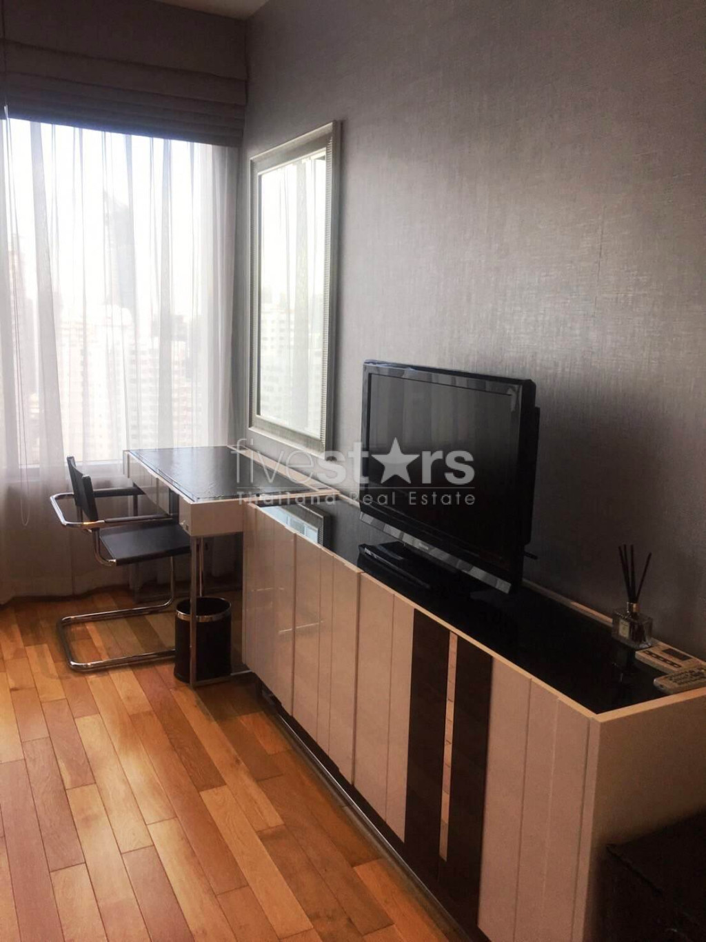 à Bangkok, appartement moderne dans un immeuble neuf quartier Prompong, photo 4
