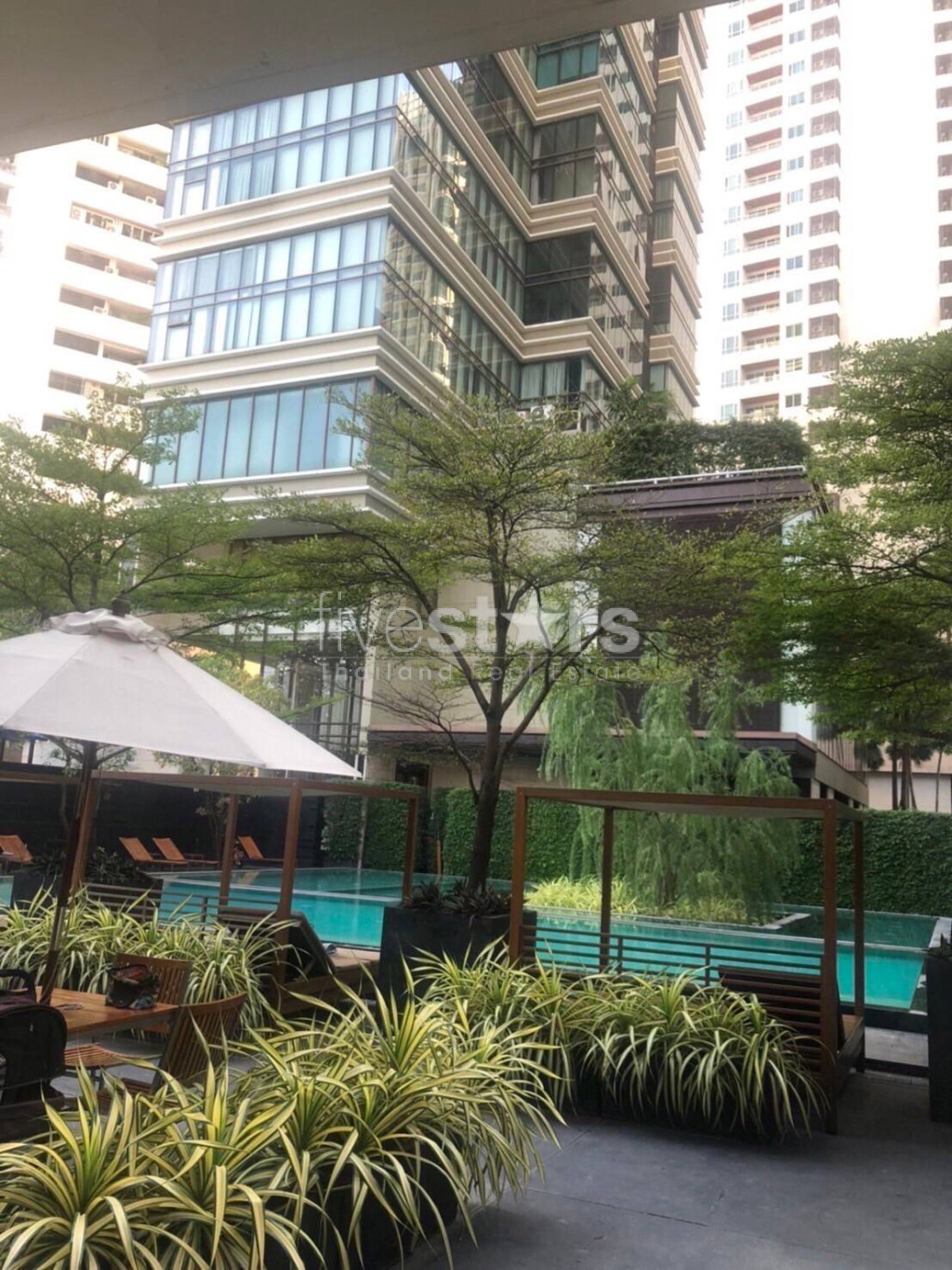 à Bangkok, appartement moderne dans un immeuble neuf quartier Prompong, photo 14