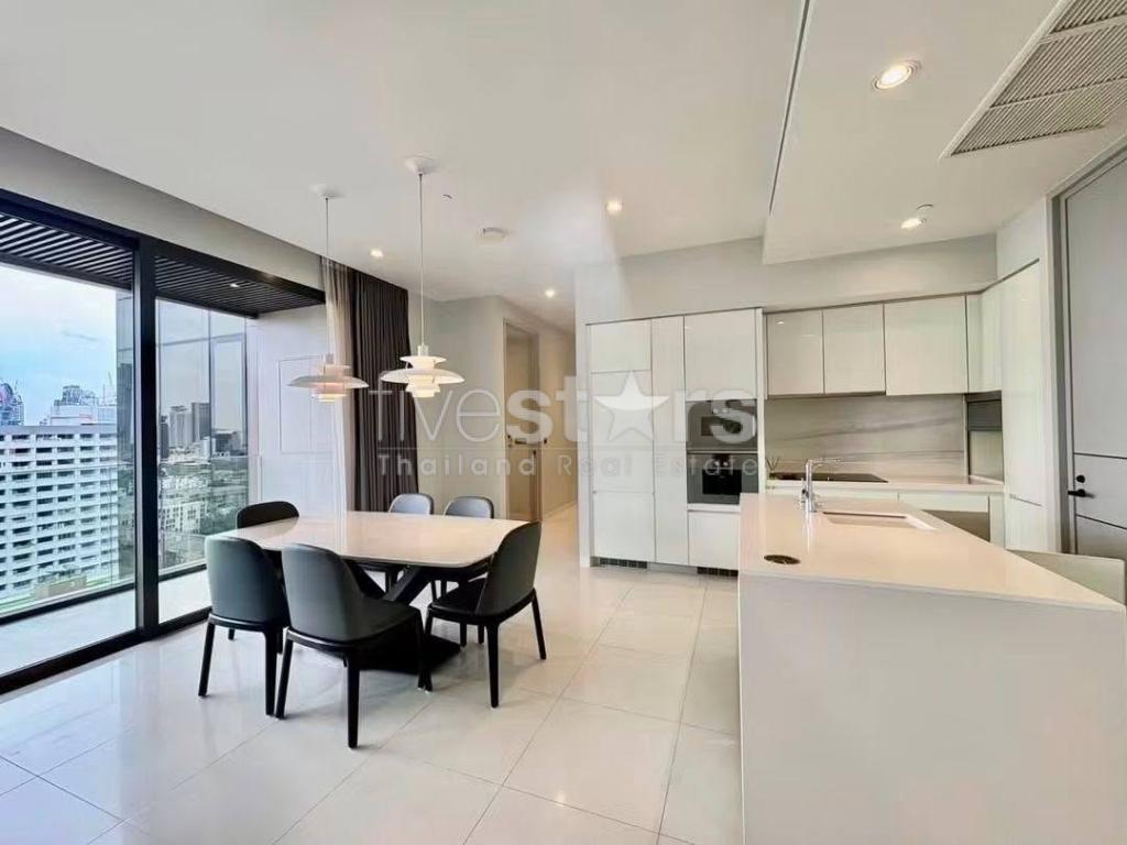 Ultra Luxury 2 bedrooms 2 bathrooms for rent at Phromphong Sukumvit area