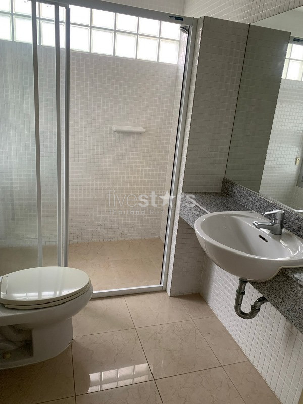 Maison individuelle de 3 chambres à louer sur Phrom Phong, photo 14