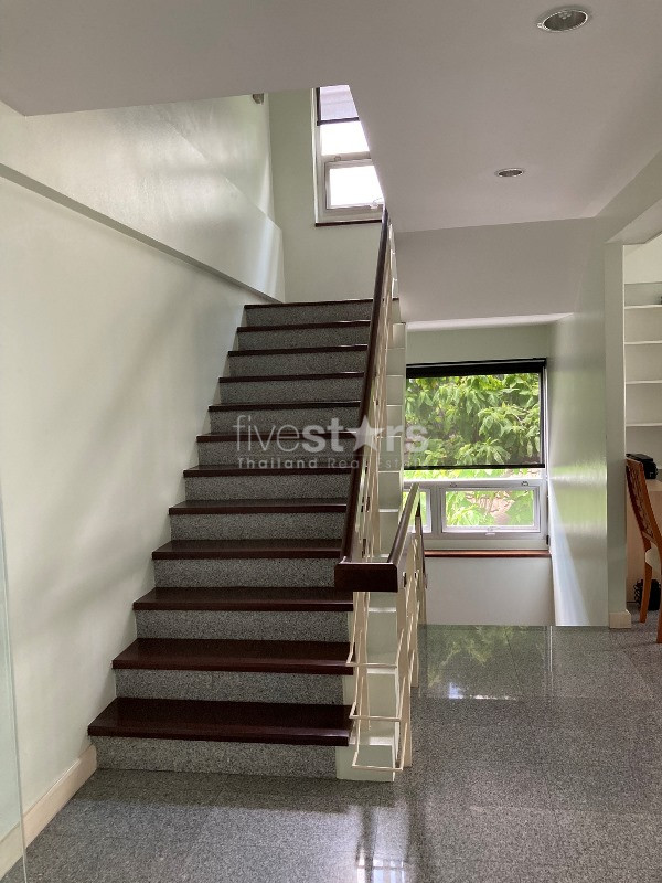 Maison individuelle de 3 chambres à louer sur Phrom Phong, photo 6