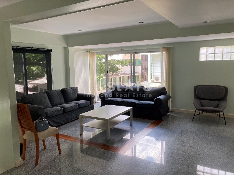 Maison individuelle de 3 chambres à louer sur Phrom Phong, photo 2