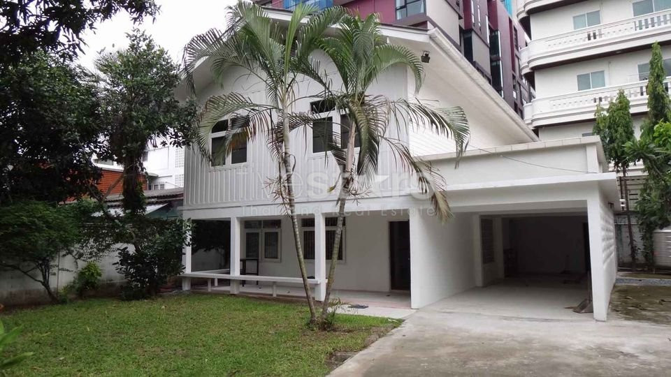 Maison individuelle de 3 chambres acceptant les animaux à louer à Bangkok