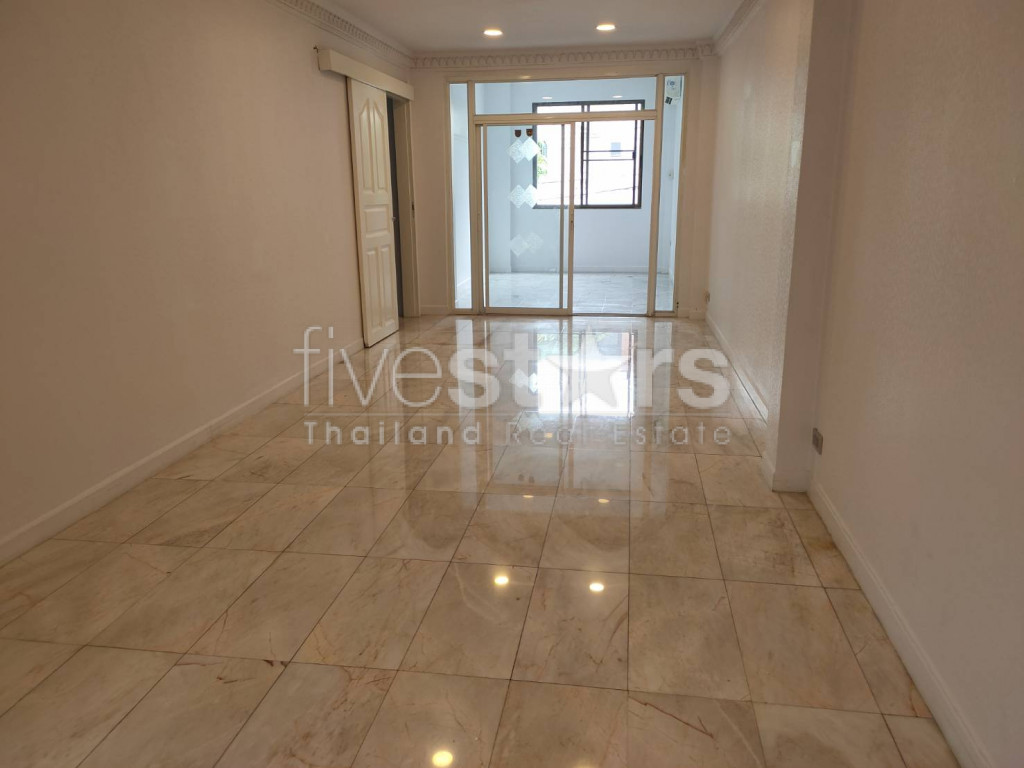 House in compound 4 bedrooms for rent near BTS Thonglor, photo 5