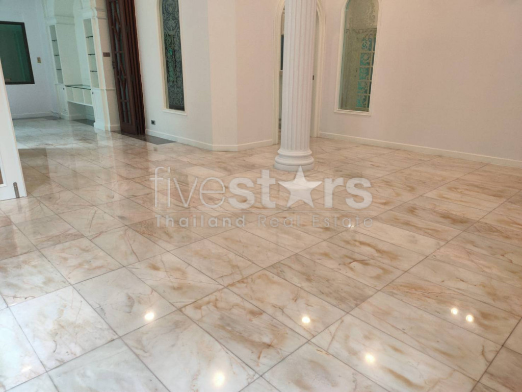 House in compound 4 bedrooms for rent near BTS Thonglor, photo 2