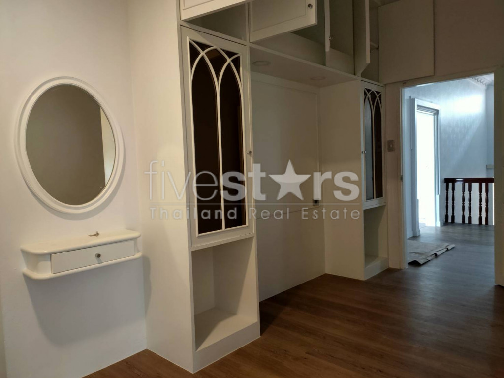 House in compound 4 bedrooms for rent near BTS Thonglor, photo 9