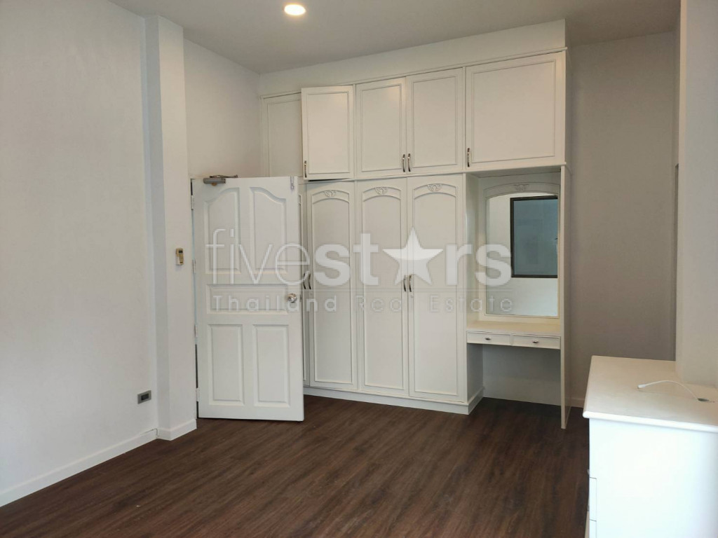 House in compound 4 bedrooms for rent near BTS Thonglor, photo 7