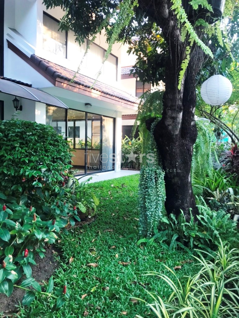 Maison de 5 chambres dans un lotissement avec jardin à louer sur Thonglor, photo 5