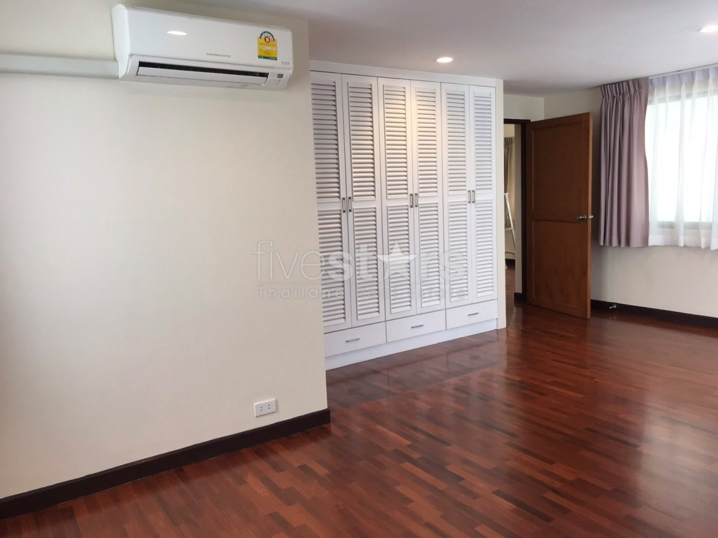 Maison de 5 chambres dans un lotissement avec jardin à louer sur Thonglor, photo 10