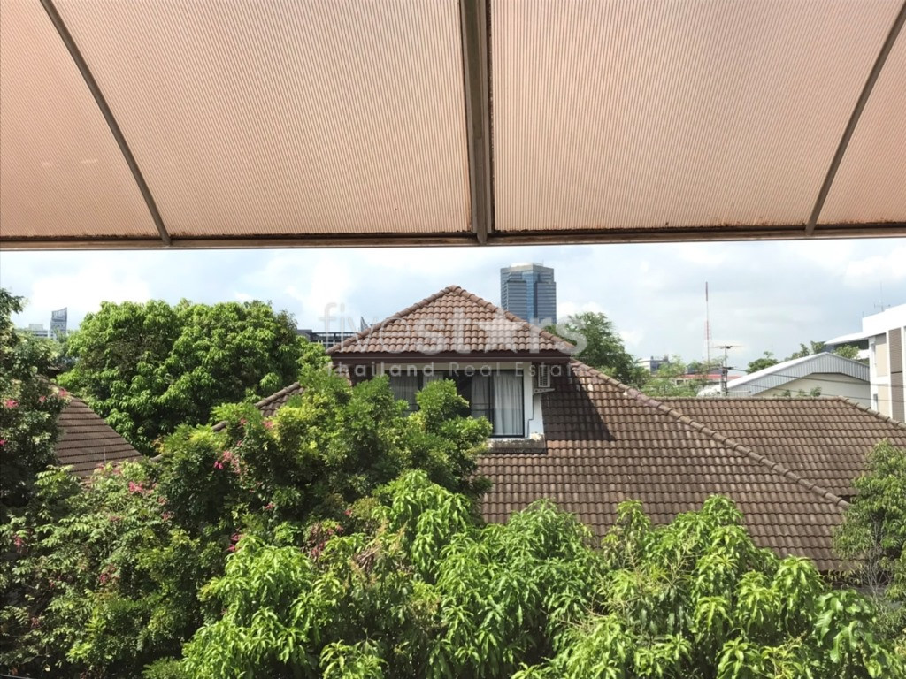 Maison de 5 chambres dans un lotissement avec jardin à louer sur Thonglor, photo 6
