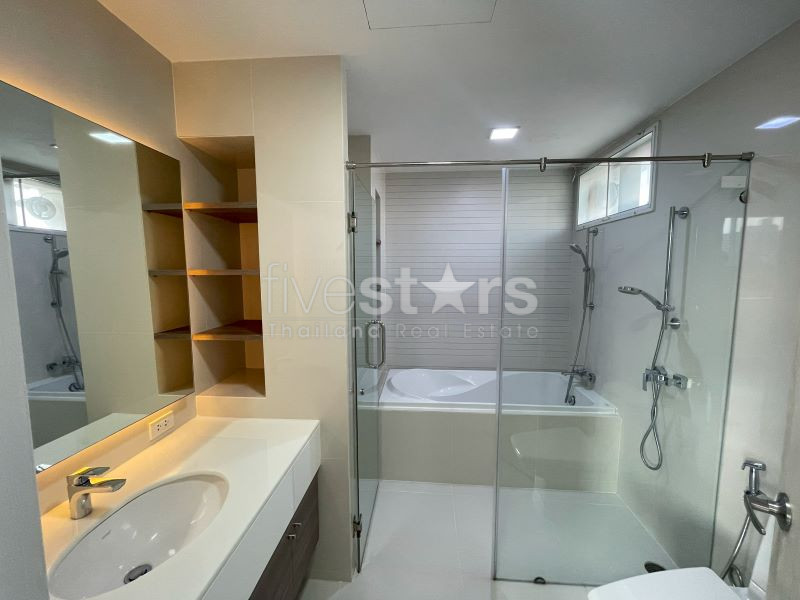 Immense condo de 3 chambres à louer à Phrom Phong, photo 21
