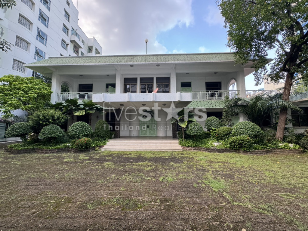 Vintage house 5 bedrooms for rent Thonglor