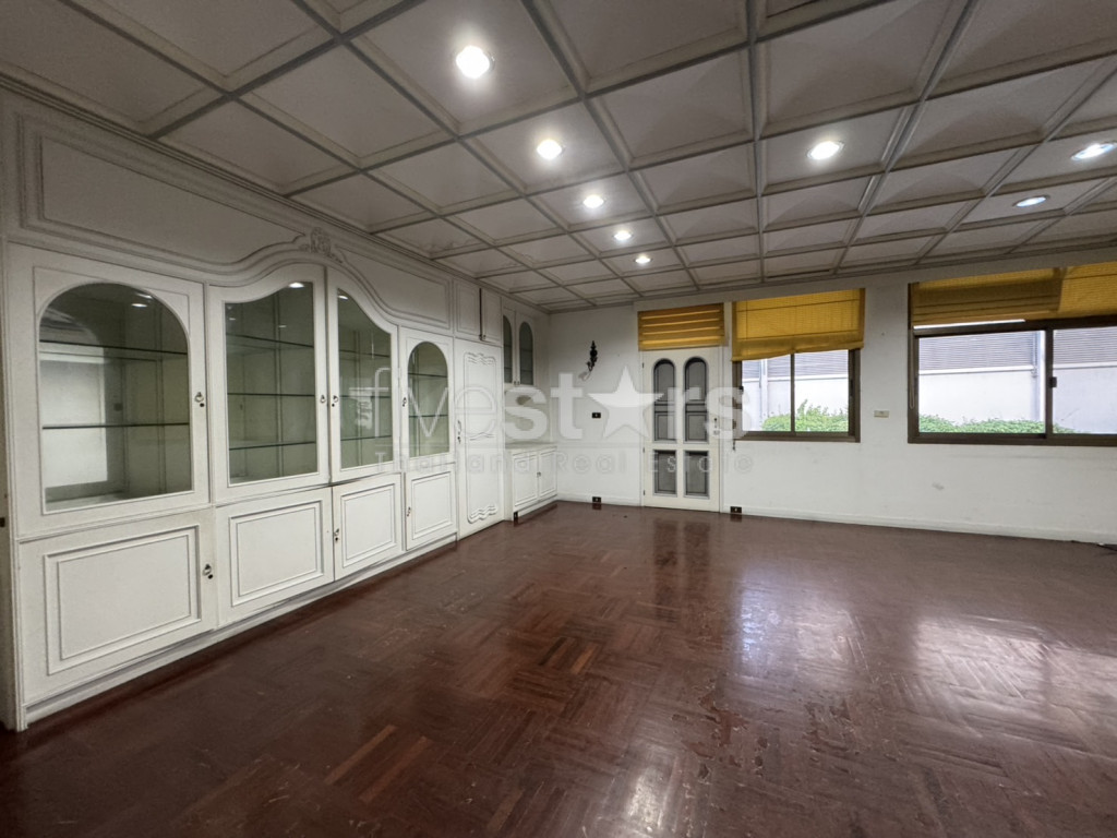 Vintage house 5 bedrooms for rent Thonglor, photo 14