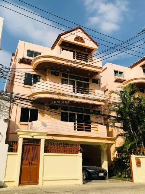Maison de ville de 4 chambres à louer sur Phrom Phong, photo 10