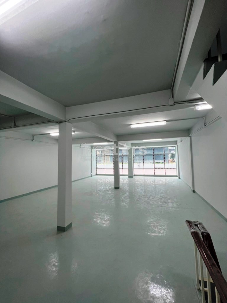Immeuble commercial de 4 étages à louer près de la station Phrom Phong BTS, photo 4