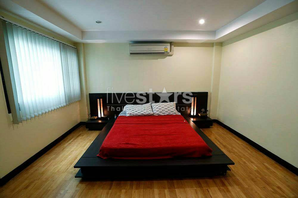 Maison de ville de 3 chambres à louer à proximité de la station BTS Thonglor, photo 5