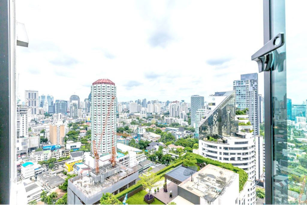 Appartement 2-chambres situé en haut étage dans le quartier de Thonglor
