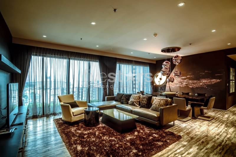 Condo de luxe moderne de 3 chambres à louer Phrom Phong