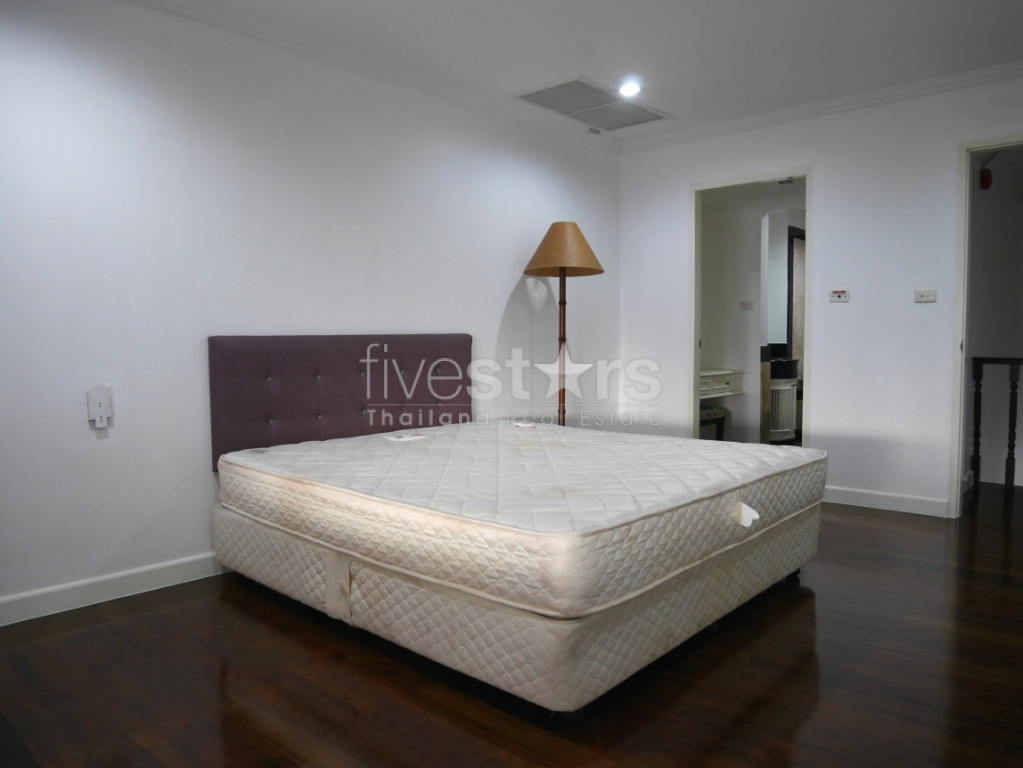 Immense condo de 4 chambres en duplex avec piscine privée à Phrom Phong, photo 12