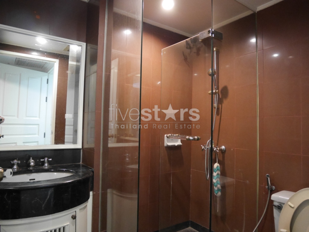 Immense condo de 4 chambres en duplex avec piscine privée à Phrom Phong, photo 17