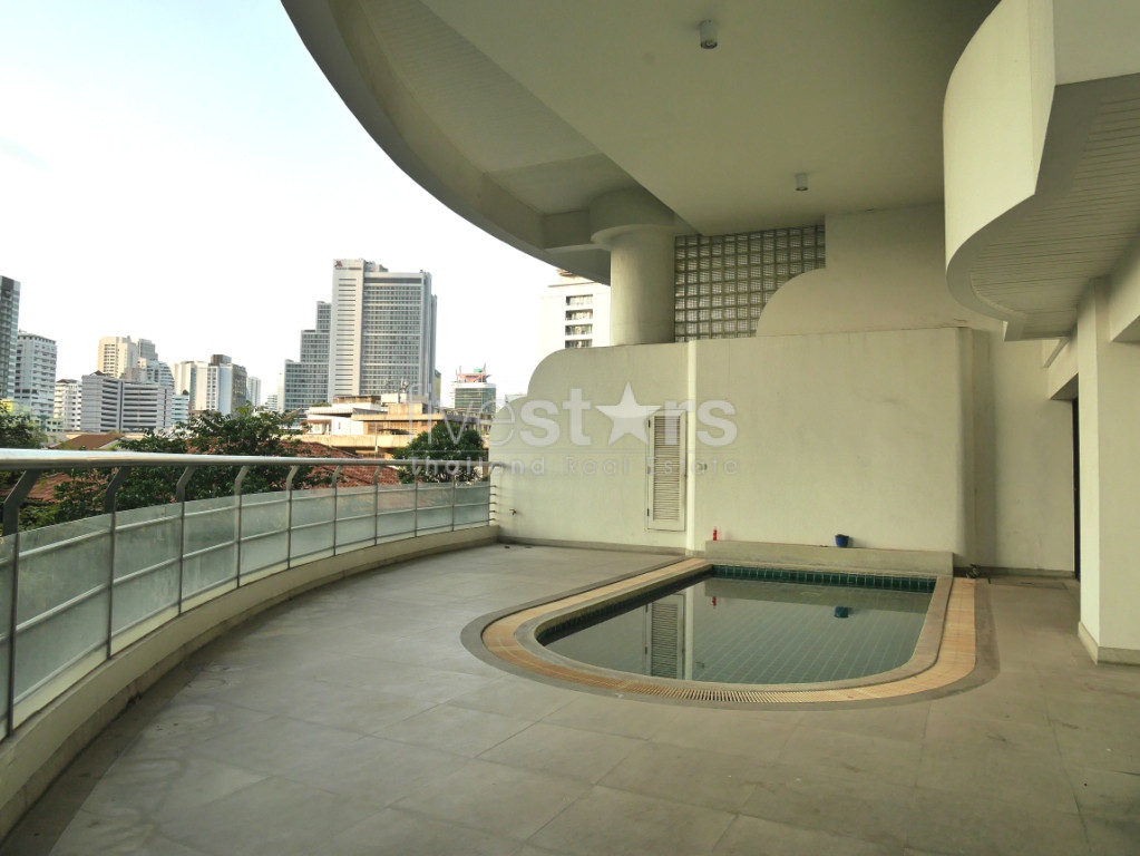 Immense condo de 4 chambres en duplex avec piscine privée à Phrom Phong