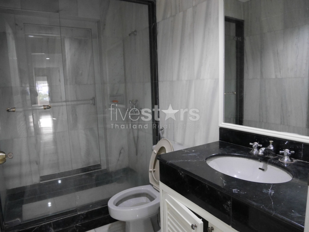 Immense condo de 4 chambres en duplex avec piscine privée à Phrom Phong, photo 19