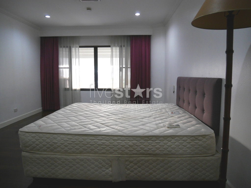 Immense condo de 4 chambres en duplex avec piscine privée à Phrom Phong, photo 11