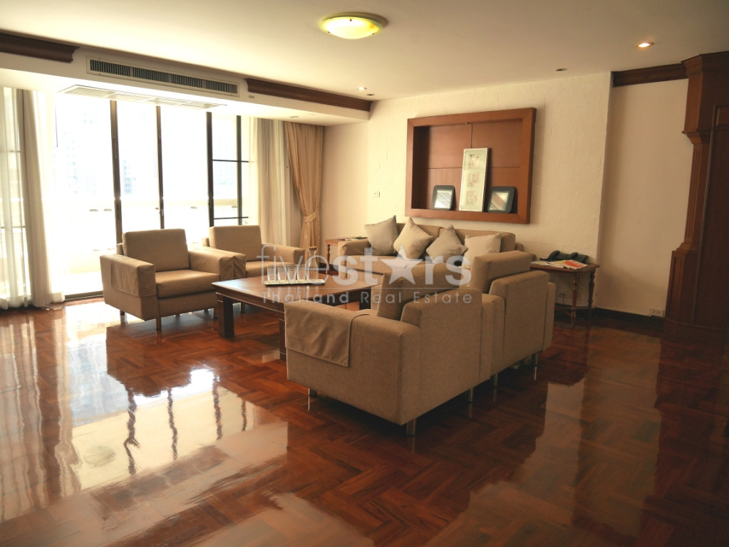 Grand appartement de 3 chambres à Phrom Phong