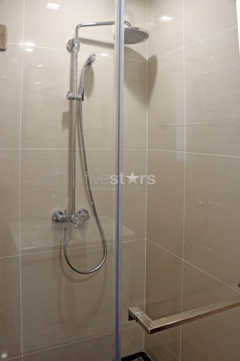Appartement moderne à louer à Promphong, photo 10